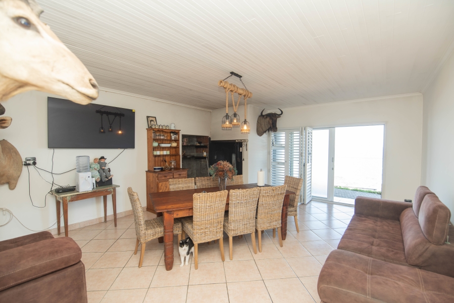 6 Bedroom Property for Sale in Beachview Eastern Cape